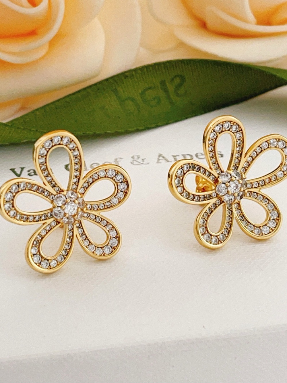 Excellent Used Condition Van Cleef & Arpels Earrings